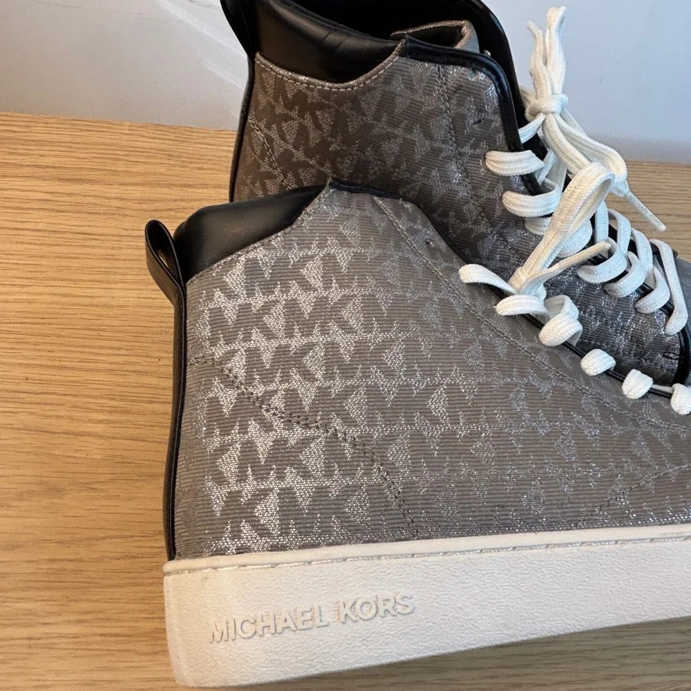 Michael Kors LS22B Womens 7M Silver MK Monogram High Top Sneakers Black‎ Trim